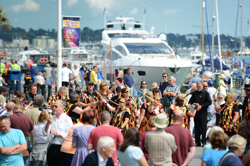 Folk on the Quay crowd photo